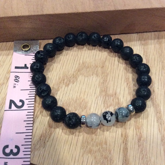 Curated Basics Lava/Quartz Stretch Bracelet - Picture 2 of 2